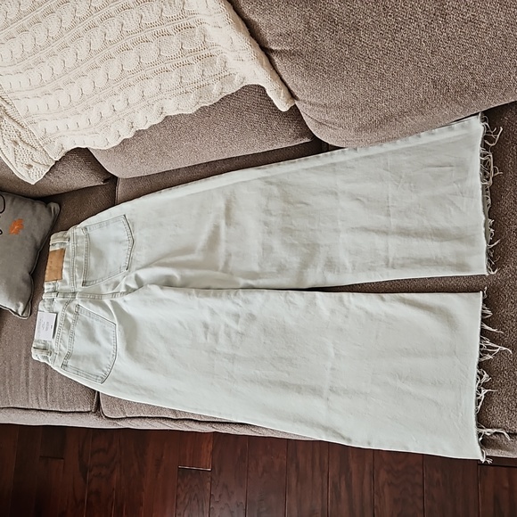 H&M wide leg high waist light wash distressed jeans - Picture 7 of 10